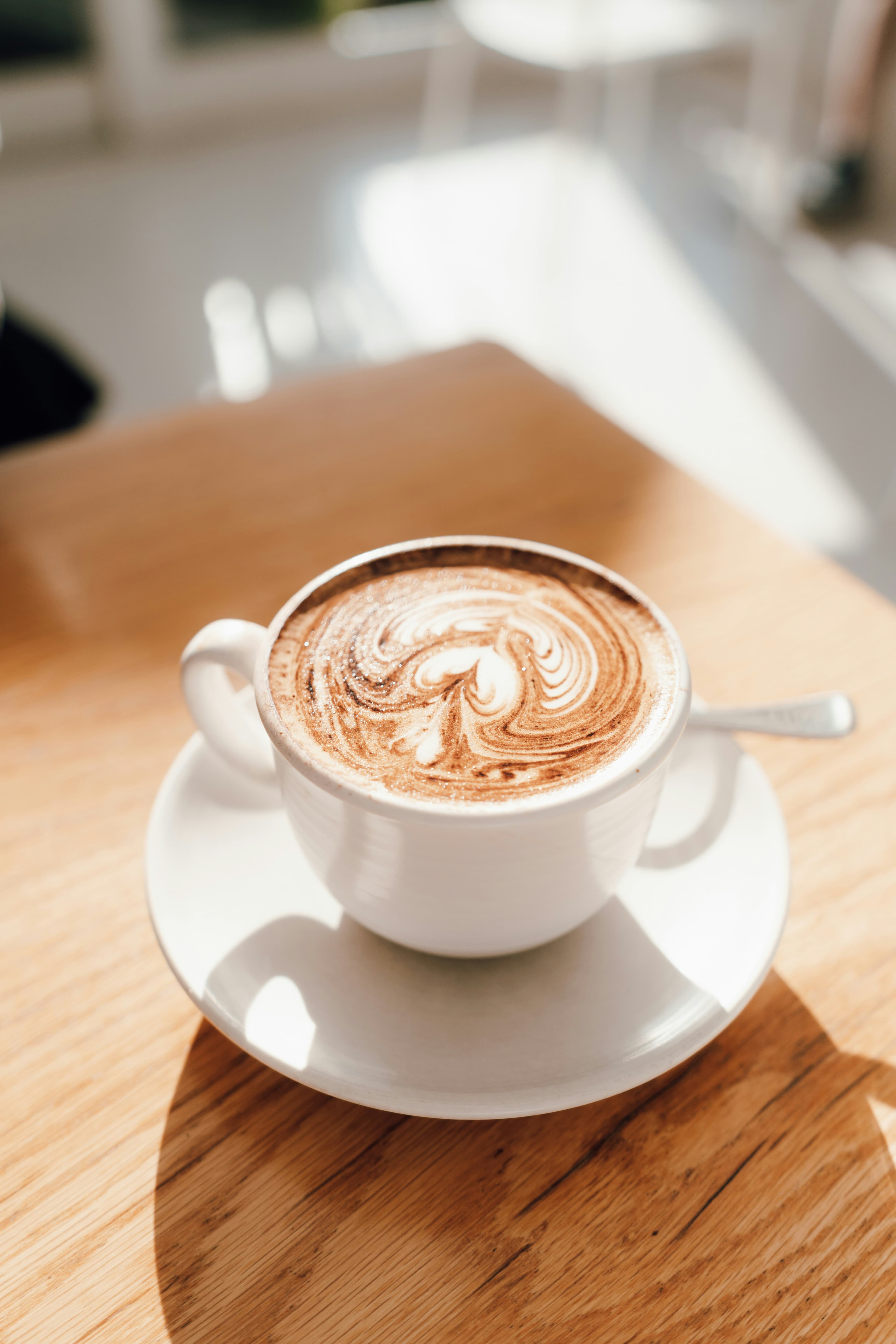 latte with leaf art
